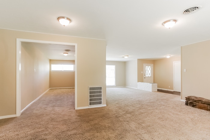 Building Photo - 1607 17th Ave N