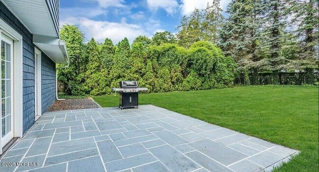 Building Photo - 299 White Rd