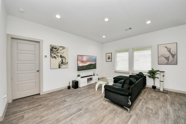 Building Photo - 7706 Caspian Rnch Dr