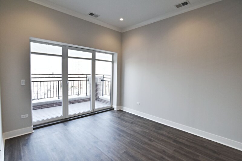 Building Photo - 947 W Irving Park Rd