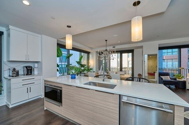 Building Photo - 16 W Broadway