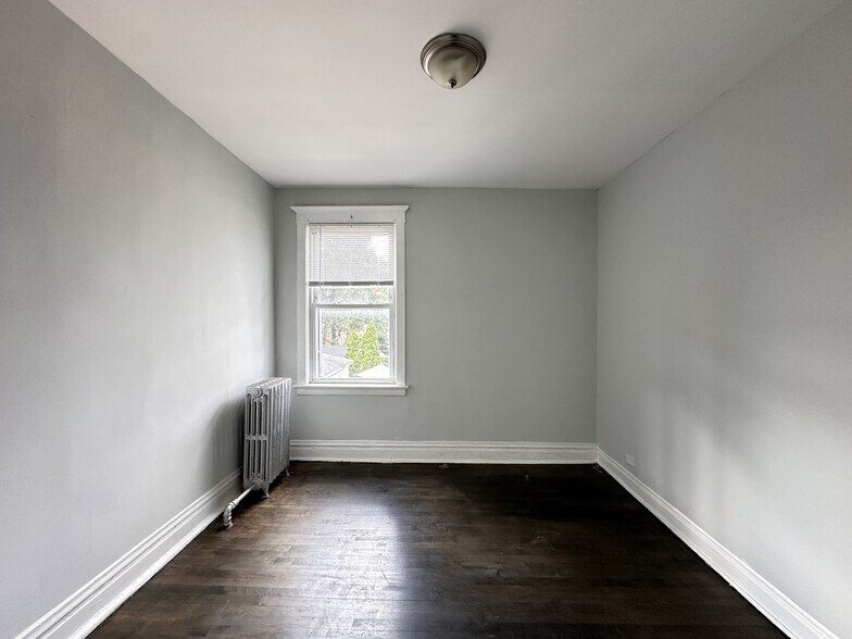 Building Photo - 2548 N Kildare Ave