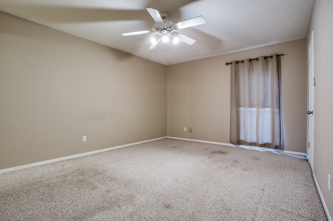 Building Photo - 5937 E University-227