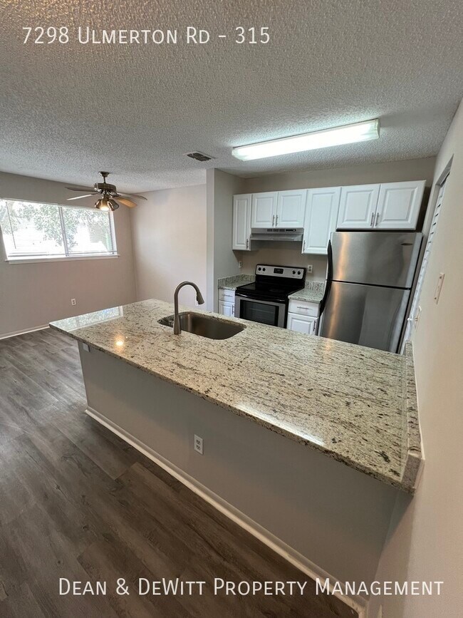 Building Photo - Updated 1/1 Condo - Pool, Pond, Parking