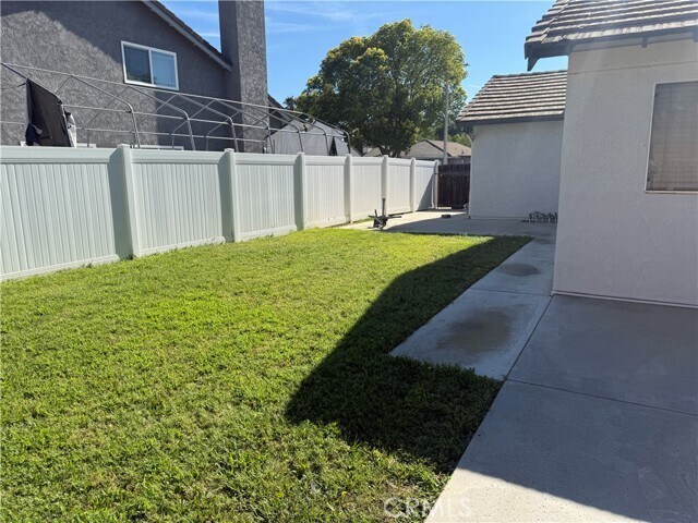 Building Photo - 6275 Meadowbrook Ln