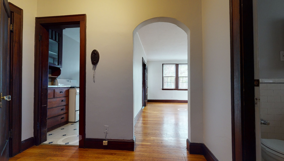 Building Photo - 113 College Ave