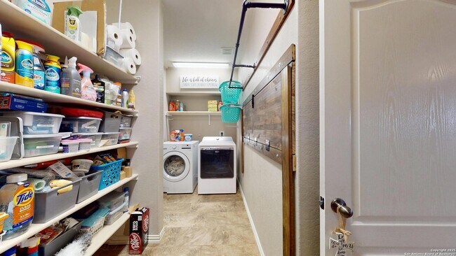 Building Photo - 522 Baltustrol Dr