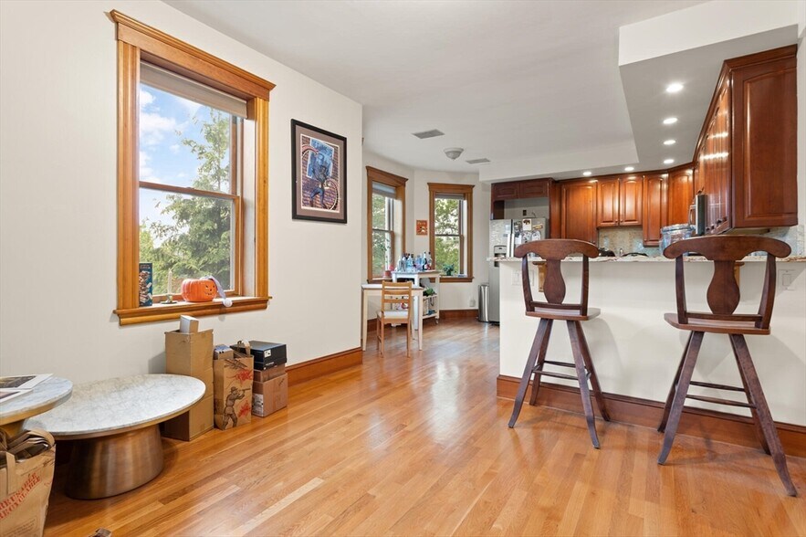 Building Photo - 90 Browne St