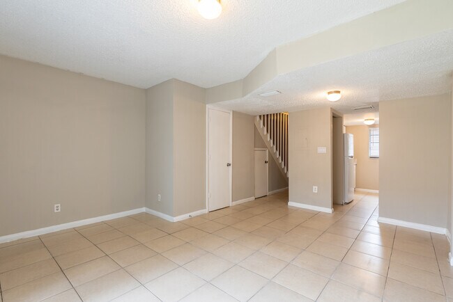 Building Photo - Del Rio Apartment Homes