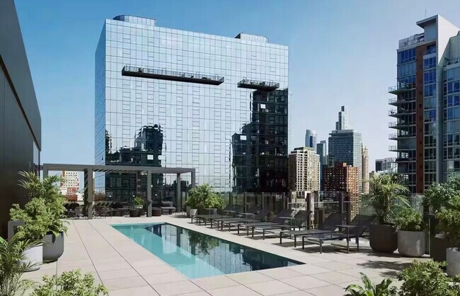 Building Photo - 755 S Clark St