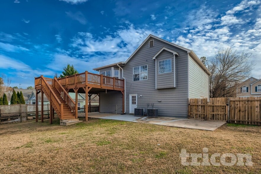 Building Photo - 3020 Lake Park Ct