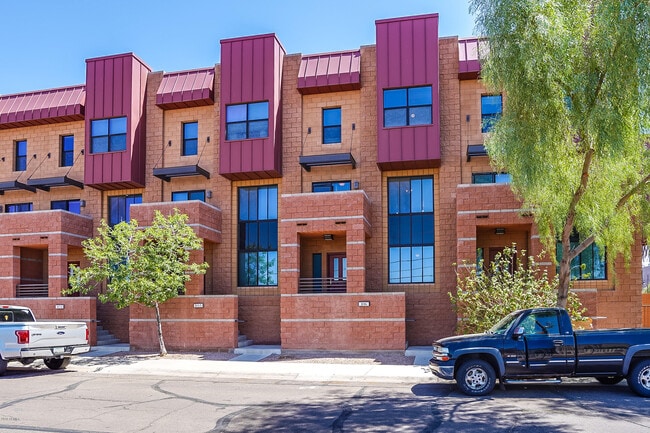 Building Photo - 305 S Wilson St