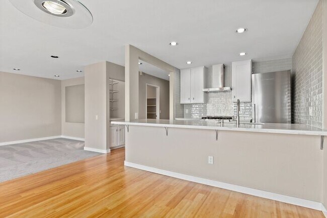 Building Photo - Enormous Waterfront Alki Condo w/ Stunning Views and Rare 2-Car Secure Parking