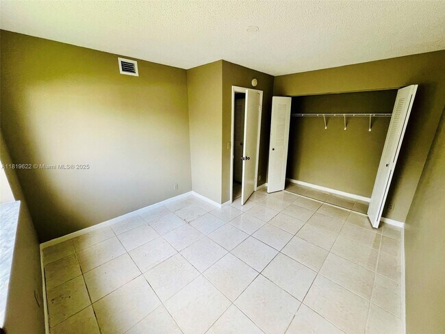 Building Photo - 9701 Westview Dr