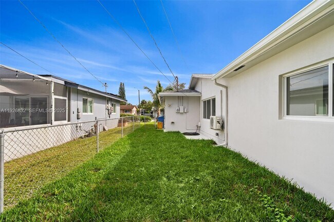 Building Photo - 3925 NW 19th Ave