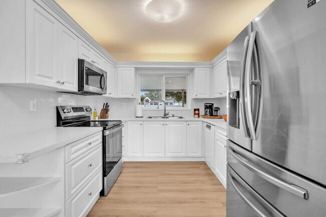 Building Photo - 8225 SW 39th St