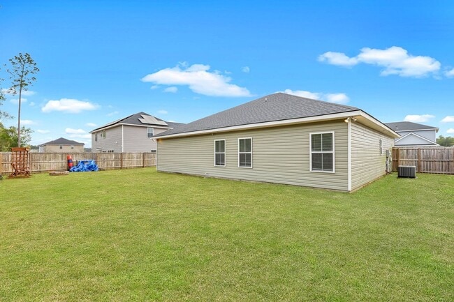 Building Photo - AVAILABLE JUNE [PETS PERMITTED]
