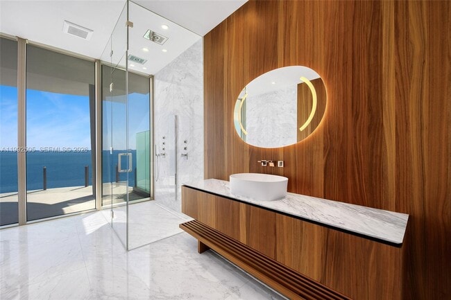 Building Photo - 5 Grove Isle Dr