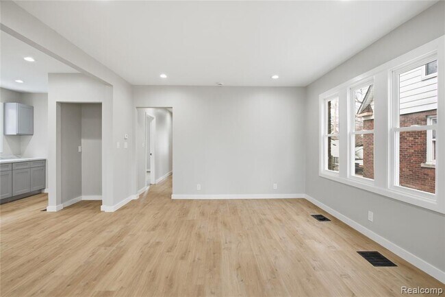 Building Photo - 14615 Winthrop St