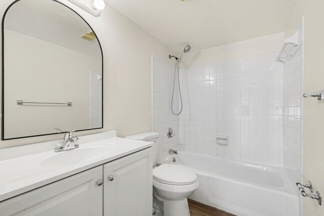 Building Photo - Must see 1st floor, corner unit in St Lucie Gardens.