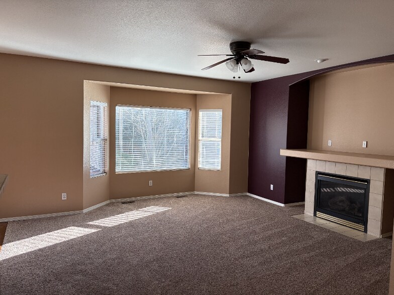 Building Photo - 1628 Lily Lake Dr