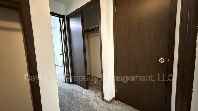 Building Photo - 3024-9 1/2 9 1/2 St N