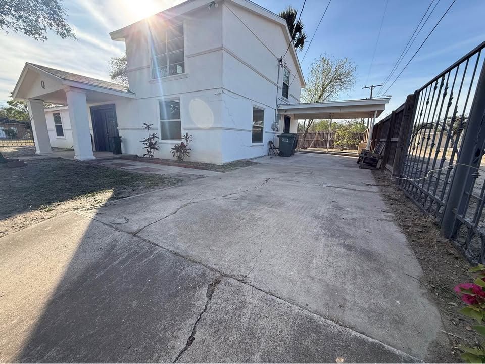 Building Photo - 233 S Iowa St