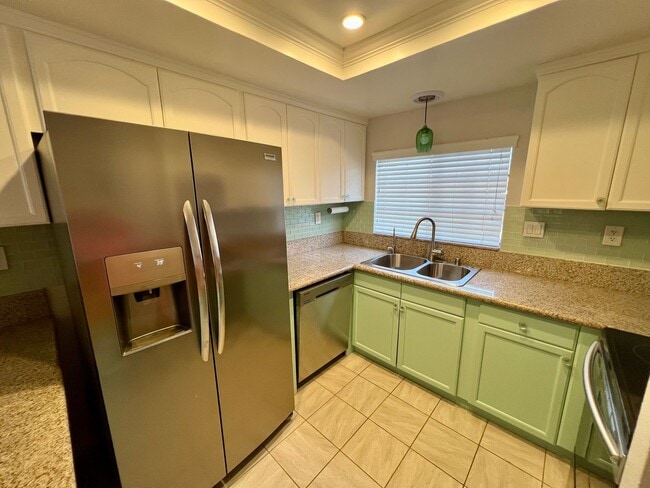 Building Photo - Beautiful 3-Bedroom Condo in Villas at Cal...