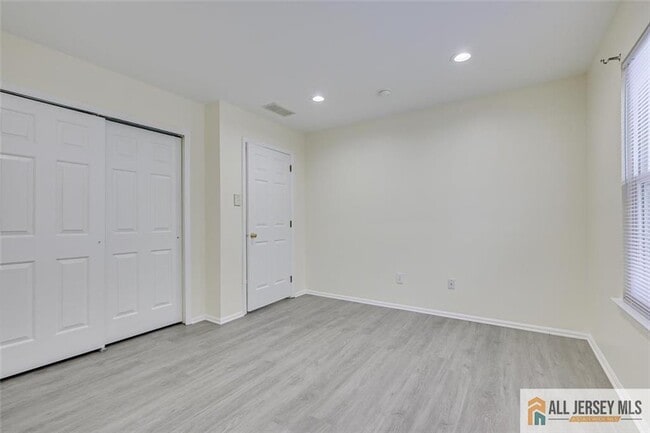 Building Photo - 401 Pheasant Run