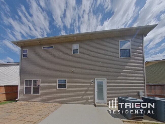 Building Photo - 3419 Tourmaline Dr