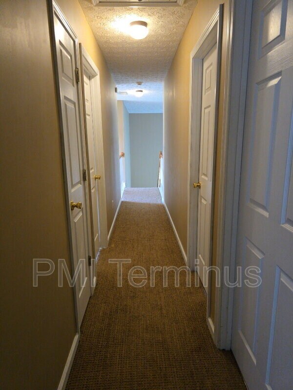 Building Photo - 6122 Farmwood Way SE