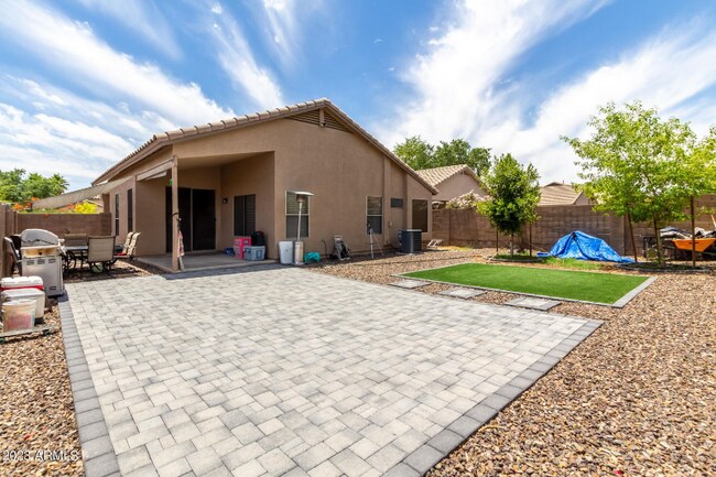 Building Photo - 43890 W Cahill Dr