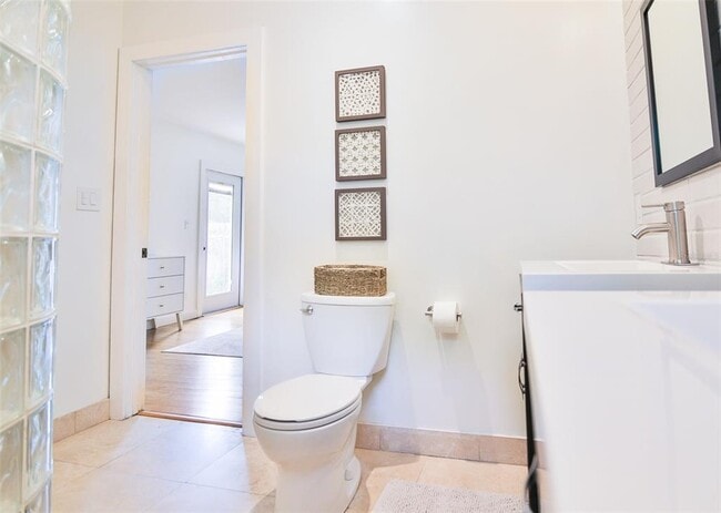 Building Photo - 2181 Hyde Park St