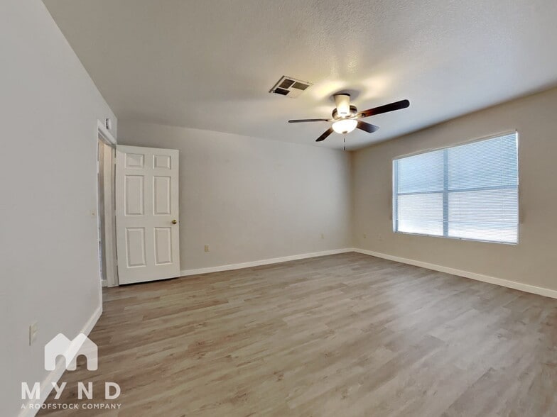 Building Photo - 634 N Quartz St