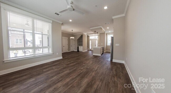 Building Photo - 17014 Fairmount Way