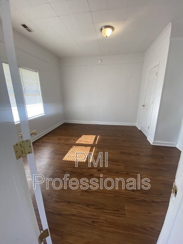 Building Photo - 713 SE Atlantic St