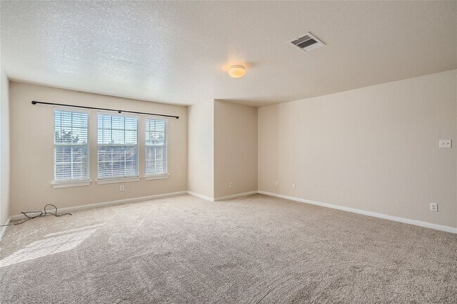 Building Photo - Beautiful Spacious Home!!!!