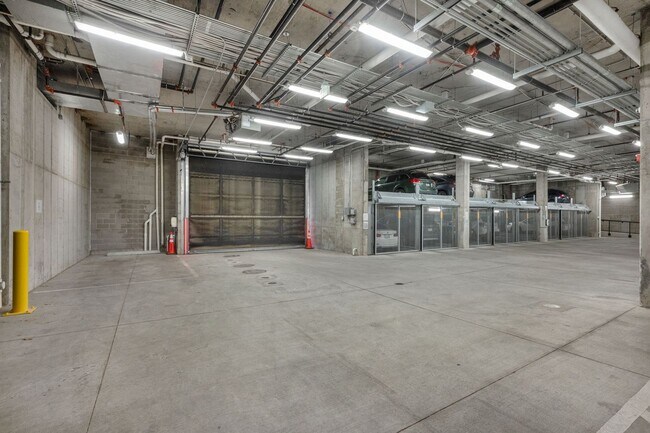 Building Photo - 1601 Park Ave