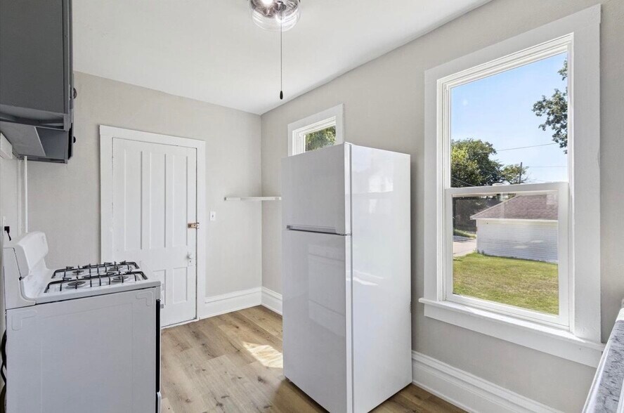 Building Photo - 1115 Laurel Ave