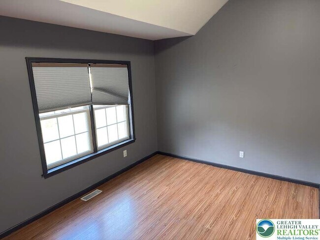 Building Photo - 226 Sonny Dr