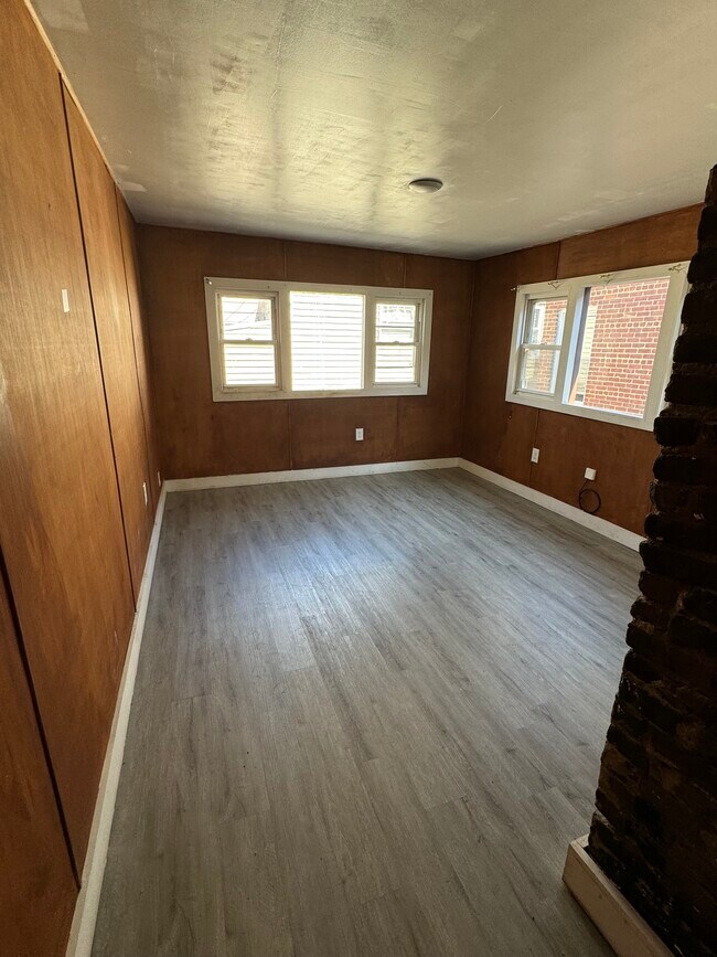 Building Photo - 243 Adams St