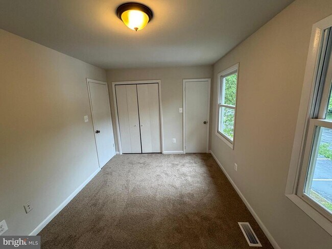 Building Photo - 5140 Redbud Rd