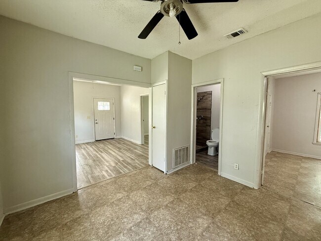 Building Photo - 911 7Th St