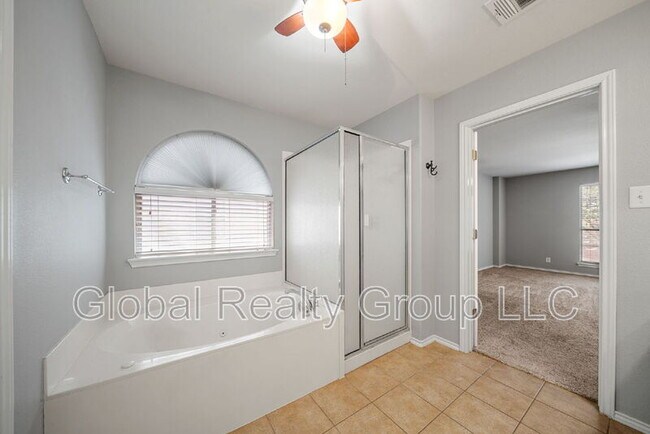 Building Photo - 2624 Cloverbrook Ln