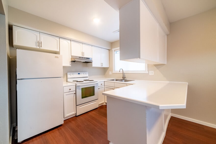 Building Photo - 269 Montgomery St W