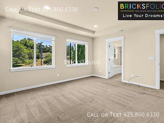 Building Photo - 814 Mount Baker Pl NE