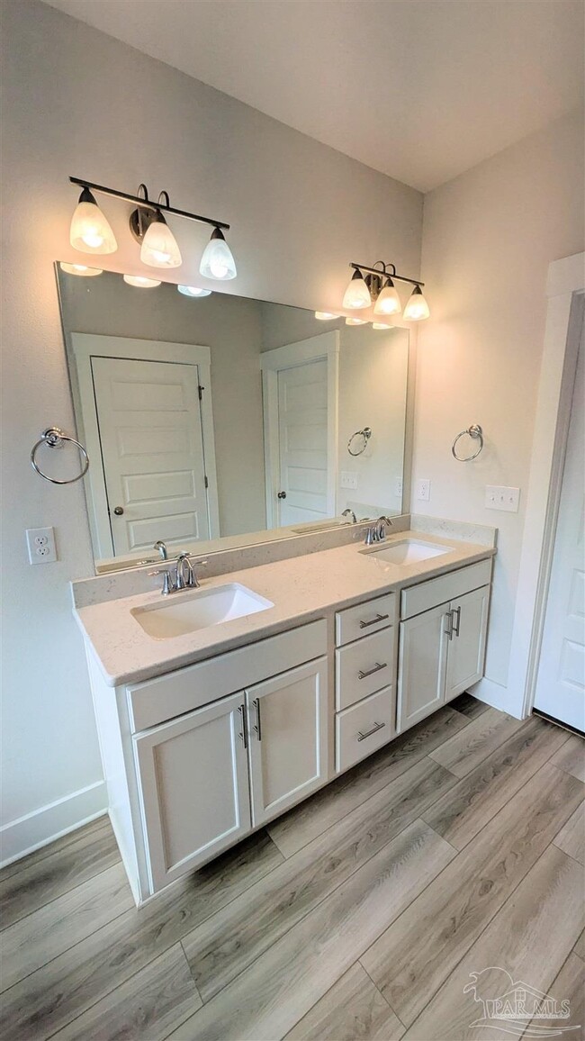 Building Photo - 209 Camellia Dr