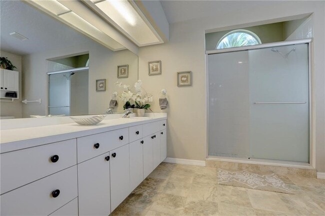 Building Photo - 562 Rolling Hill Dr