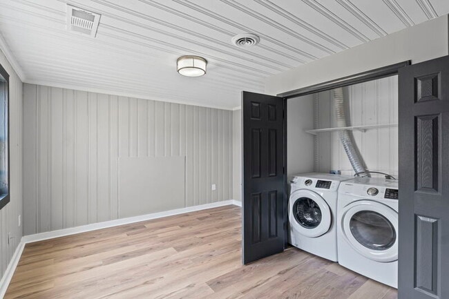 Building Photo - 934 Garibaldi St SW