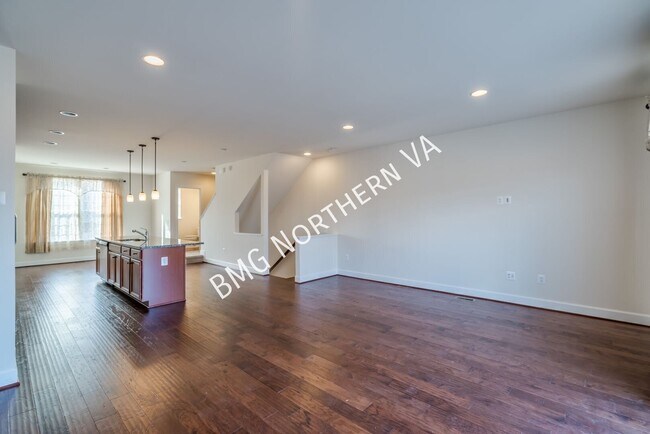 Building Photo - 8435 Girvan Ct